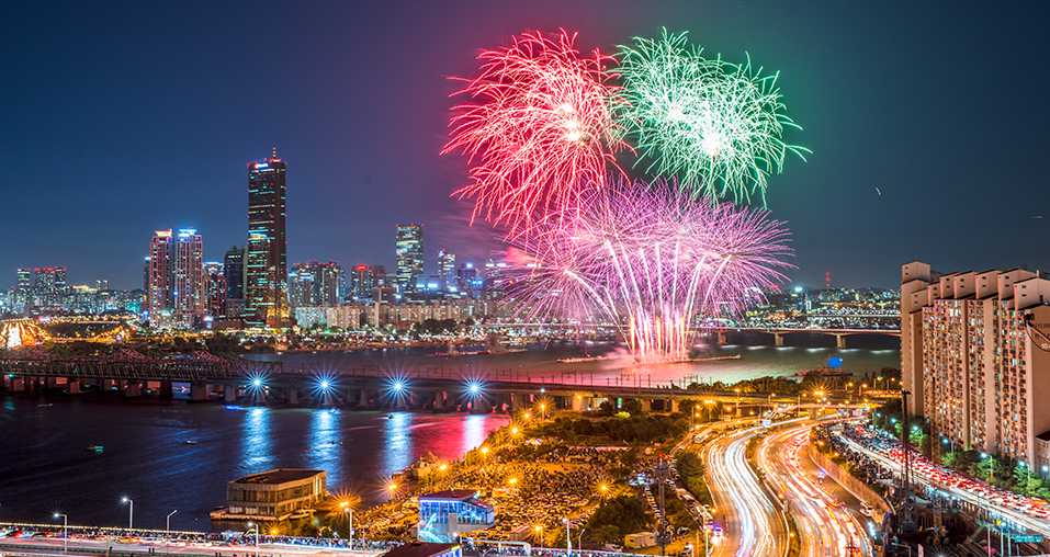 Hanwha's Seoul World Fireworks Festival Sends 1 Million People into